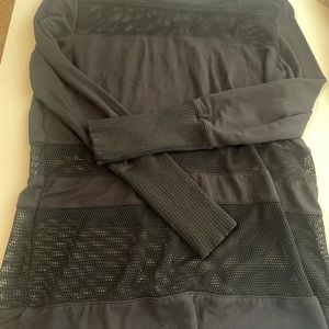 Alo Yoga Long Sleeve Mesh Block T Shirt. True Black Sz: S